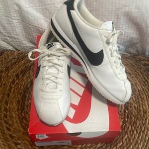 Nike Cortez Mens Leather Sneakers. Size 11. White with Black Swoosh
